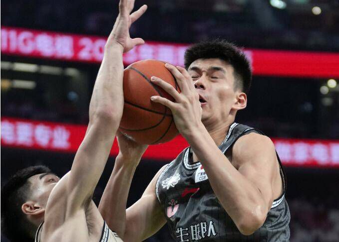 萧华透露，他计划在下周和灰熊球星莫兰特取得联系，后者的25场禁赛已经执行了21场。